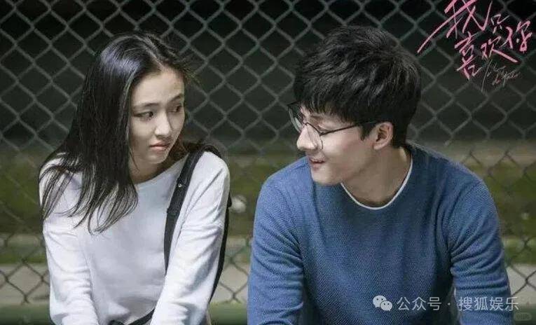 离婚三年又被拍到亲密逛超市，他俩这是纯带娃还是真复合了？