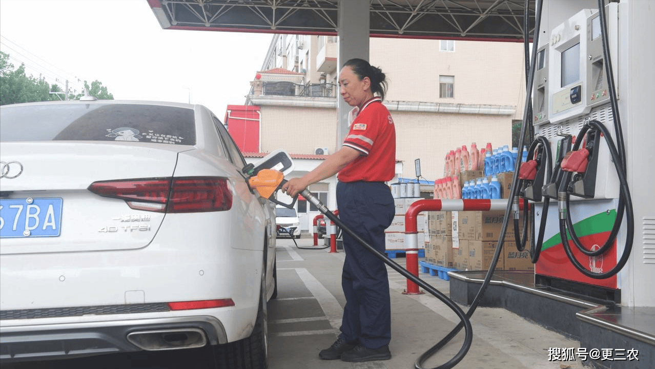 油价预降145元/吨！隔夜原油“飙涨”，92汽油下降或少于0.1元！