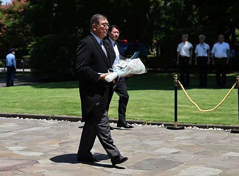 取消访问！中方罕见发大火，我外长当众点名警告日本，石破茂重新开始公开“反省”战争