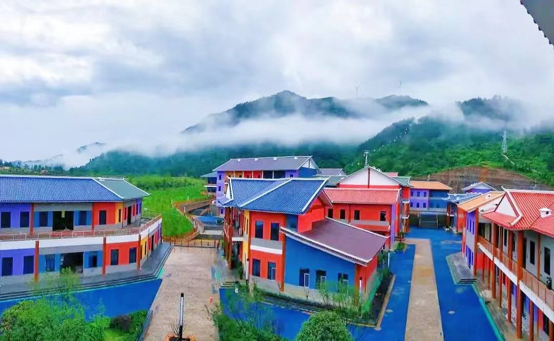 贵州龙里油画大草原:贵阳后花园的清凉秘境,避暑住宿新选择
