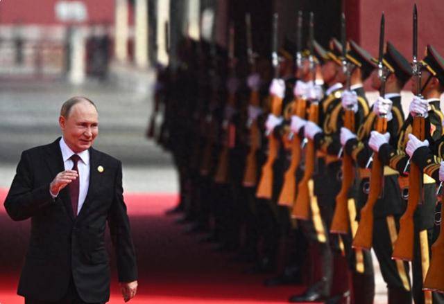 看完9.3大阅兵,普京更有信心了,直接向美乌发出2大邀请