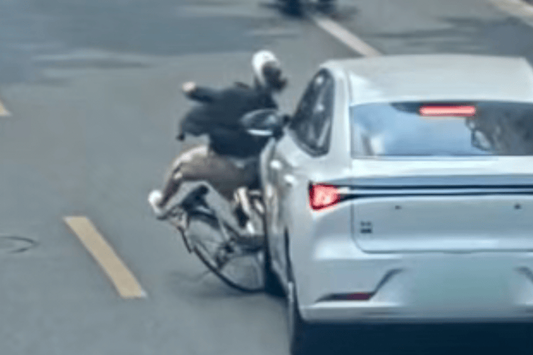 骑车横穿马路者被判全责，这样的判罚应成常态