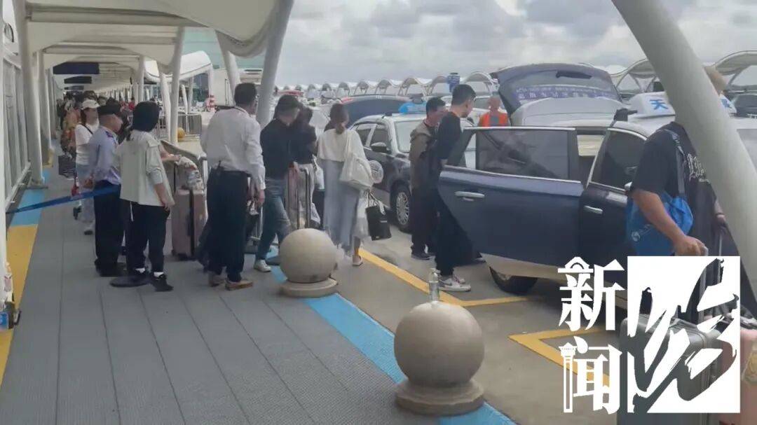 “不给我打马赛克，我肯定找到你！”上海一家四口打车与出租车司机爆发冲突