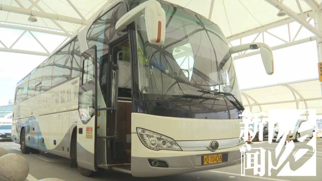 “不给我打马赛克，我肯定找到你！”上海一家四口打车与出租车司机爆发冲突