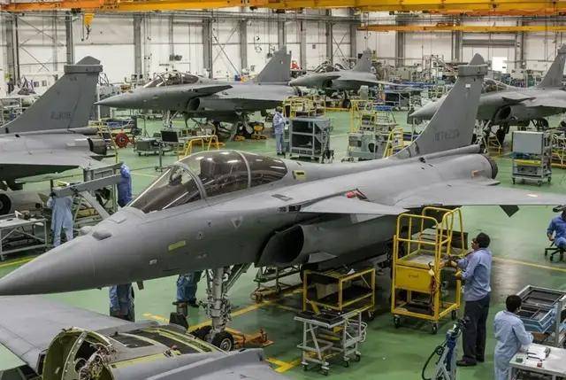 10艘核动力战舰，2200台新坦克！印度公开军备计划，真能实现？