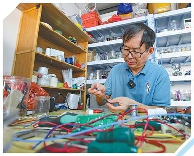 人民日报关注｜沭阳退休物理教师唐守平把趣味实验从线上带到线下