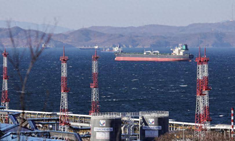 在商言商！印度退缩中方出手，四艘俄油轮滞留印度洋，中国15船原油火速成交