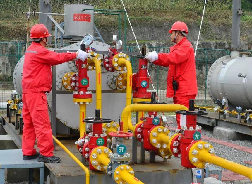 怪不得特朗普急着访华，贸易数据送进白宫，中方一滴美原油未进